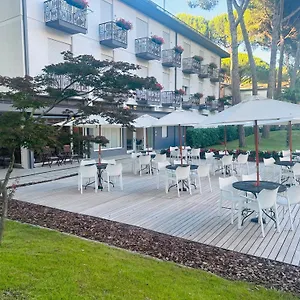 Laura Hotel